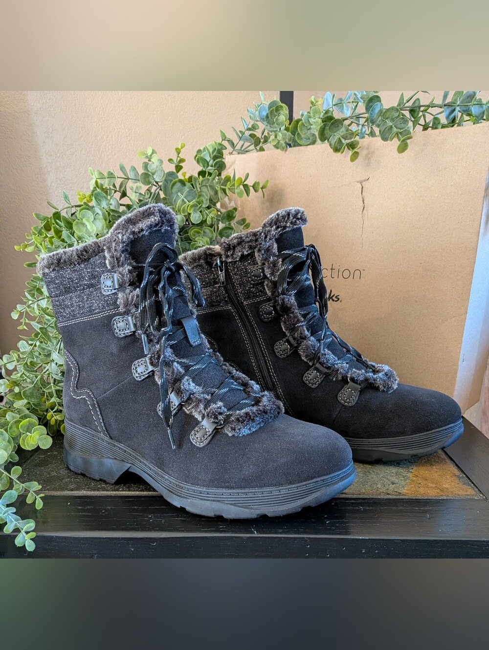 NWT! Clarks Women's Cold-Weather Waterproof lace up Boots in BLACK Size 9.5M